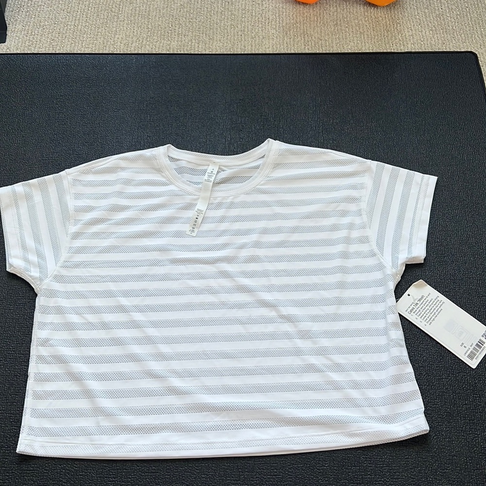 Lululemon cropped tee